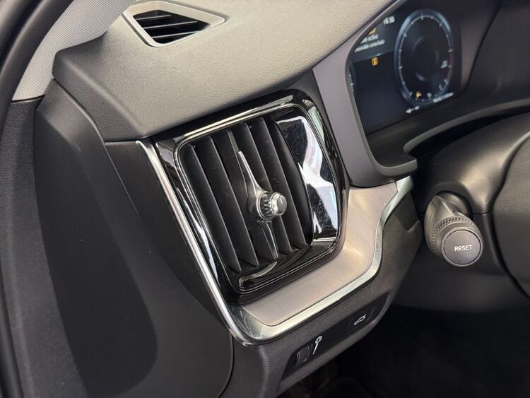 Volvo V60 MOMENTUM AUTO foto 18