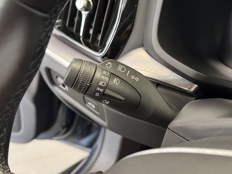 Volvo V60 MOMENTUM AUTO foto 21