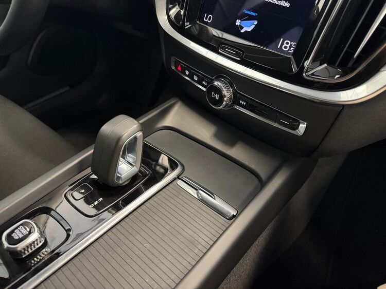 Volvo V60 MOMENTUM AUTO foto 33