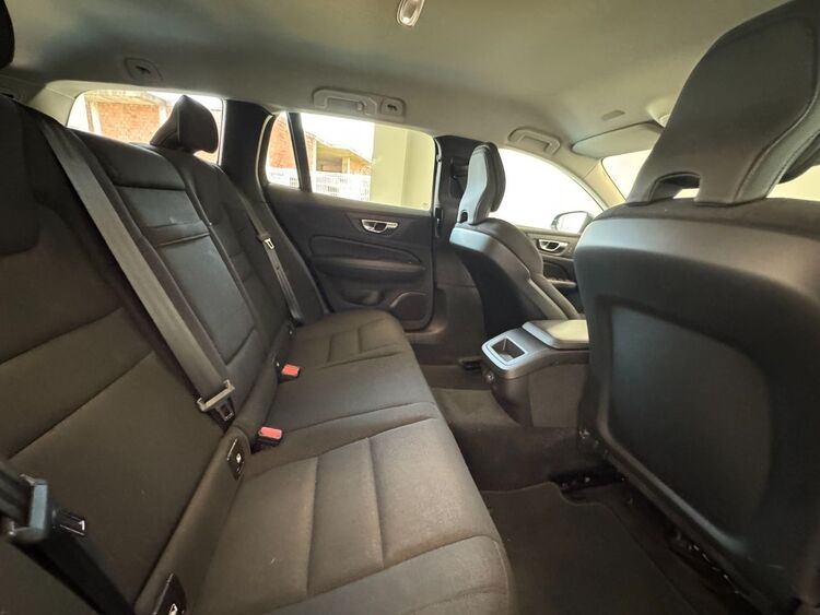 Volvo V60 MOMENTUM AUTO foto 37