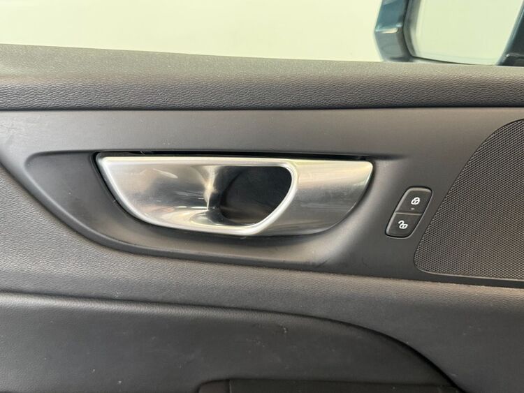 Volvo V60 MOMENTUM PRO AUTO foto 15