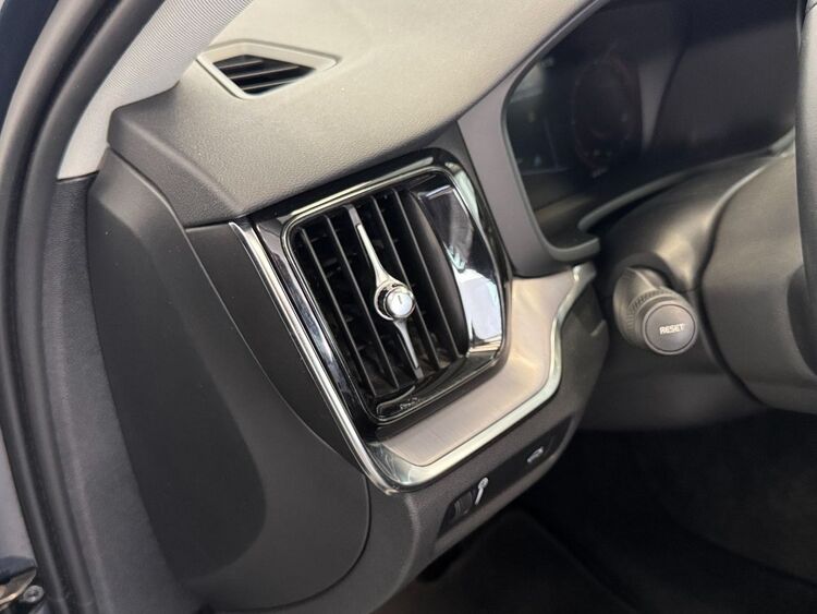 Volvo V60 MOMENTUM PRO AUTO foto 16