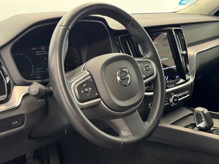 Volvo V60 MOMENTUM PRO AUTO foto 18