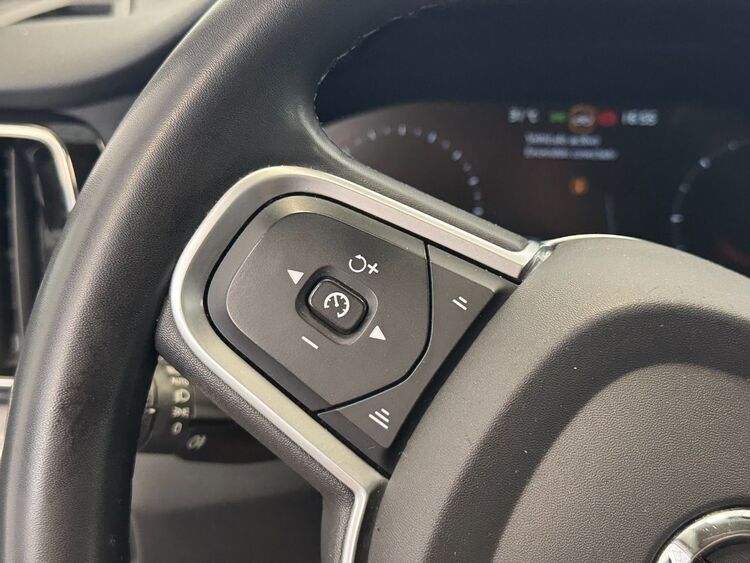 Volvo V60 MOMENTUM PRO AUTO foto 21