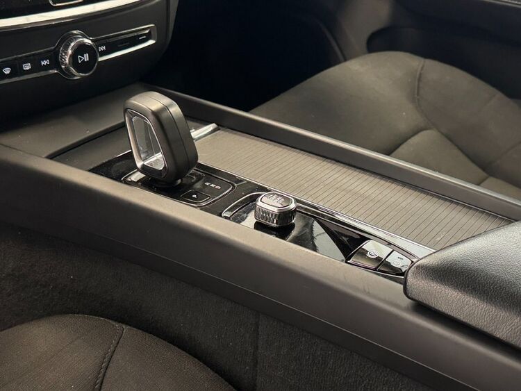 Volvo V60 MOMENTUM PRO AUTO foto 23