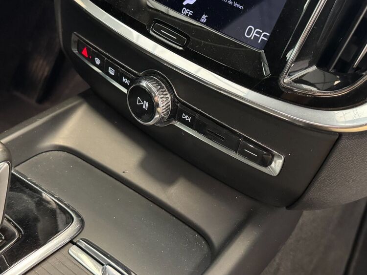 Volvo V60 MOMENTUM PRO AUTO foto 30