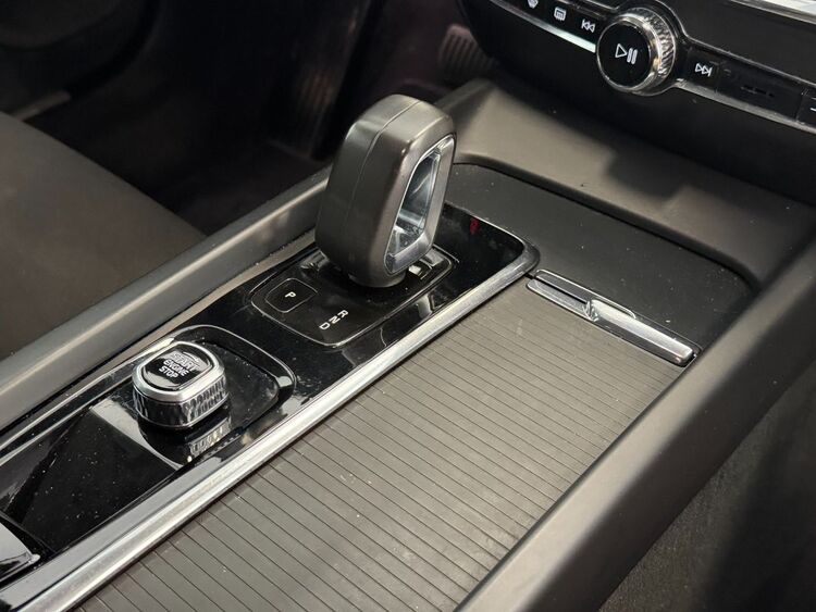 Volvo V60 MOMENTUM PRO AUTO foto 31