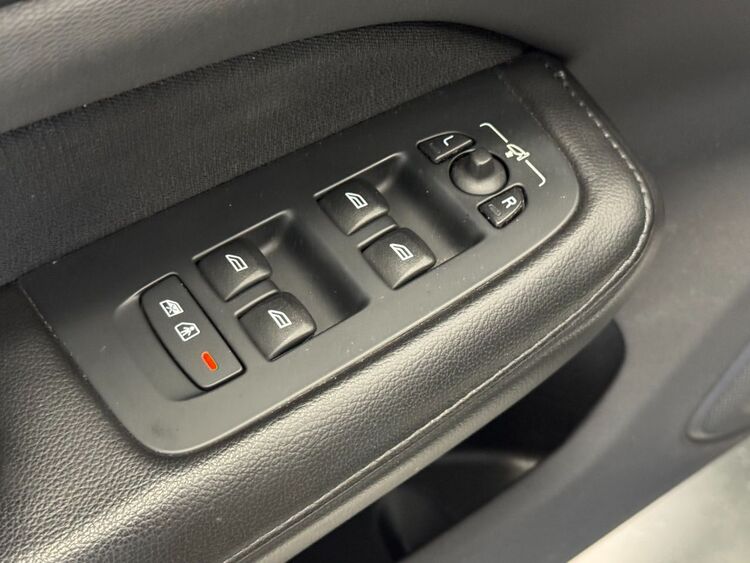 Volvo V60 AWD AUTO foto 16