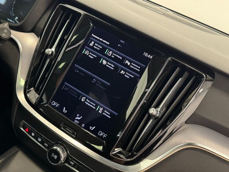 Volvo V60 AWD AUTO foto 34