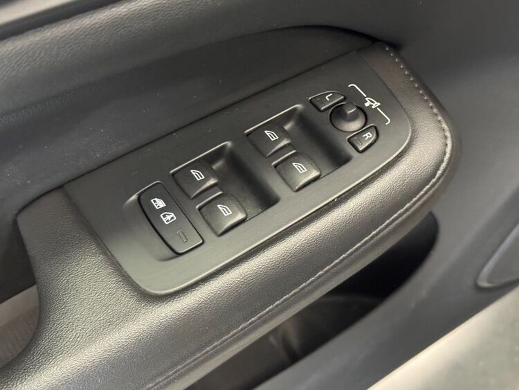 Volvo V60 PLUS DARK AUTO foto 15