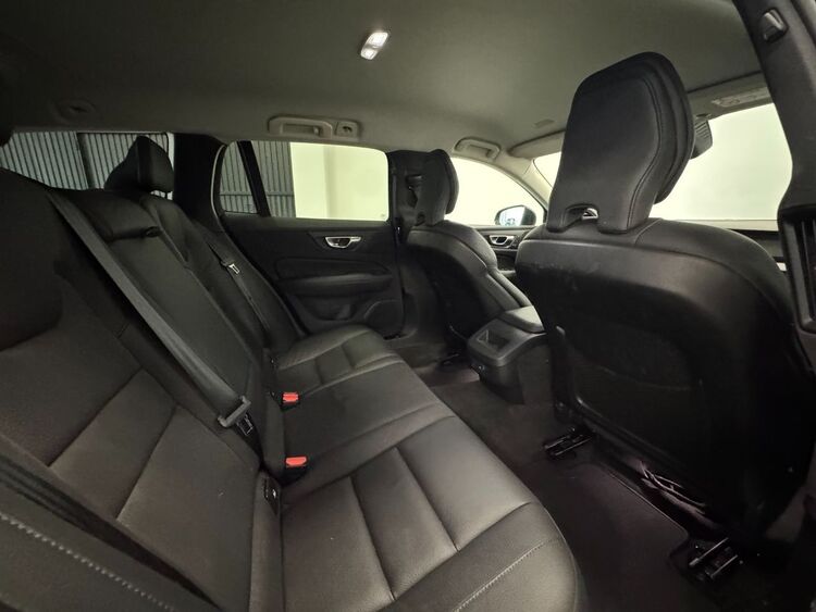 Volvo V60 PLUS DARK AUTO foto 35