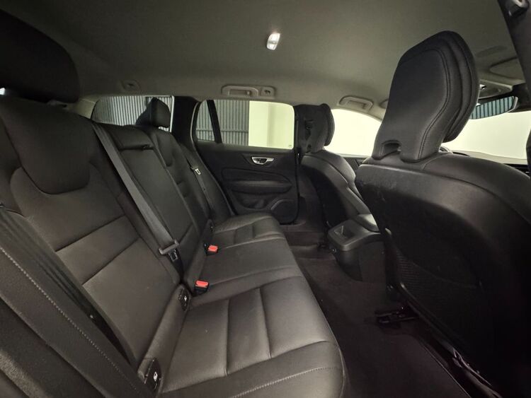 Volvo V60 PLUS DARK AUTO foto 36