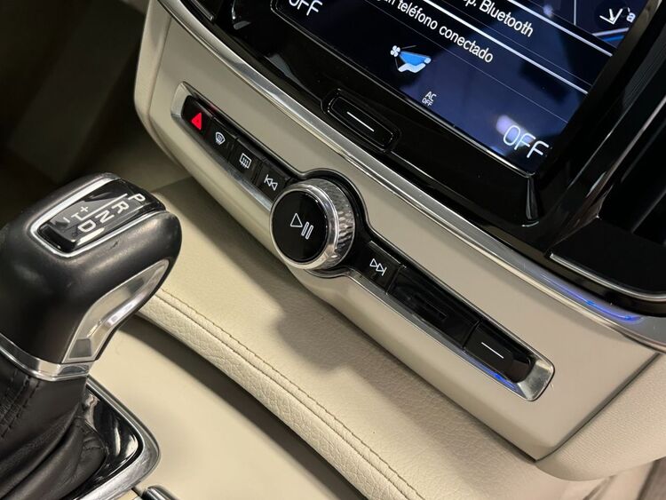Volvo V90 D4 AWD AUTO foto 37