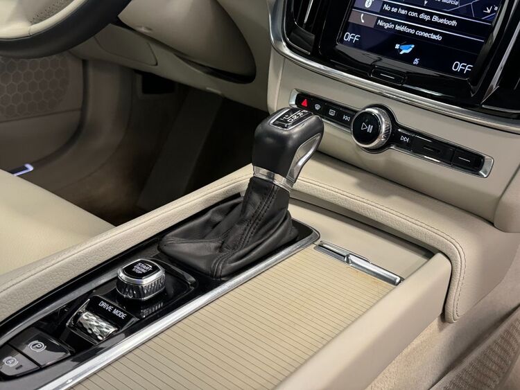 Volvo V90 D4 AWD AUTO foto 38
