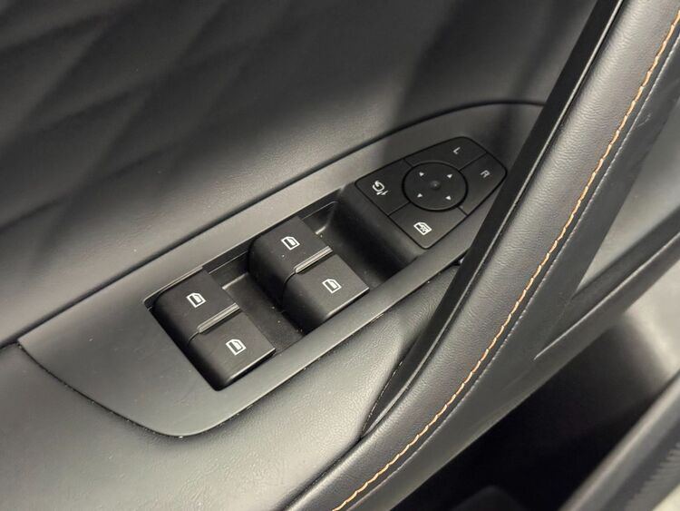 MG HS LUXURY foto 15