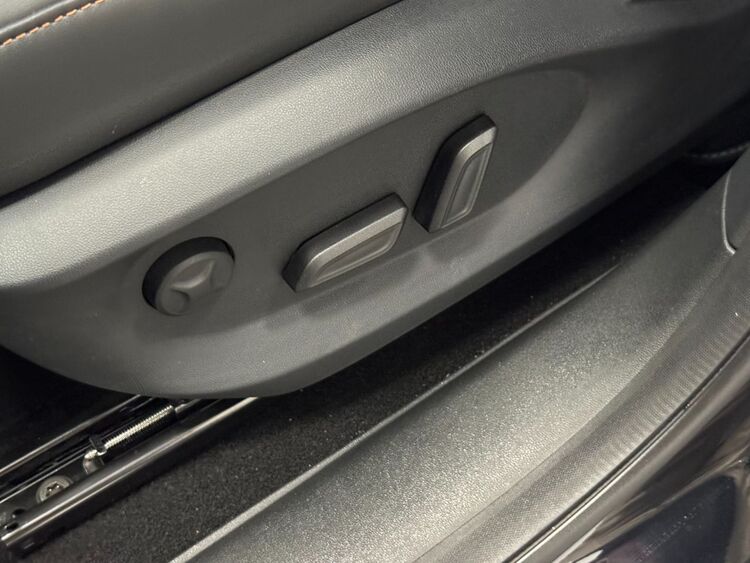 MG HS LUXURY foto 24