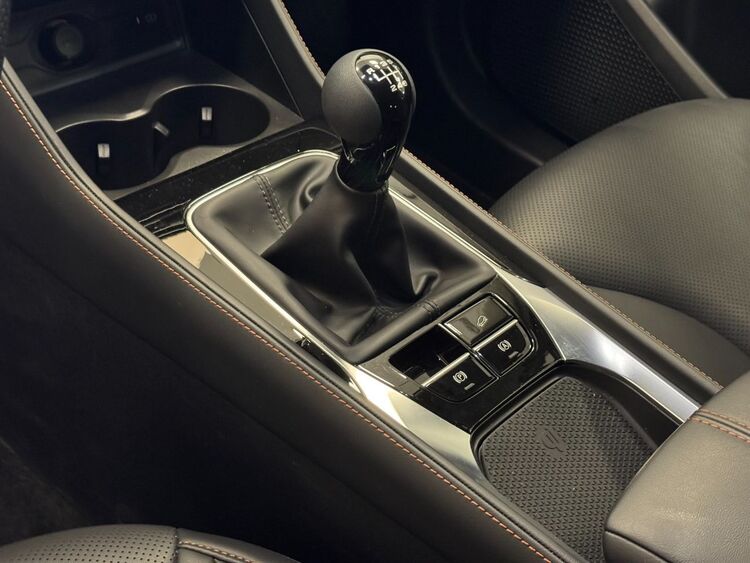 MG HS LUXURY foto 26