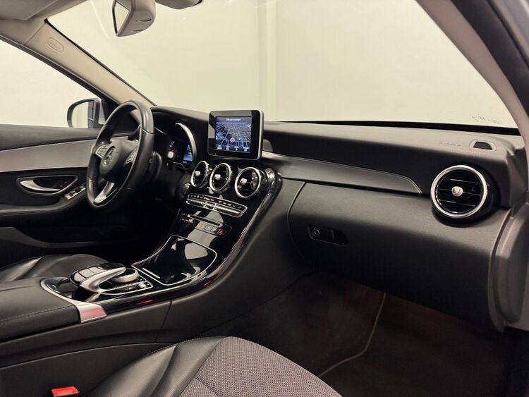 Mercedes Clase C AMG 220 foto 13