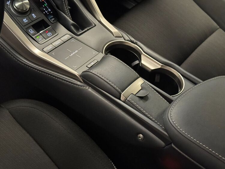 Lexus NX 300H BUSINESS foto 27