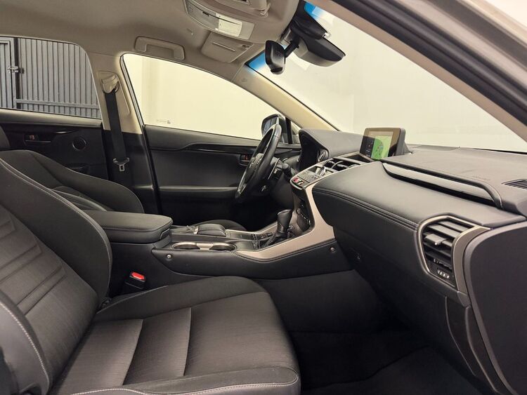 Lexus NX 300H BUSINESS foto 30