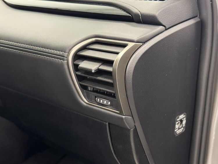 Lexus NX 300H BUSINESS foto 32