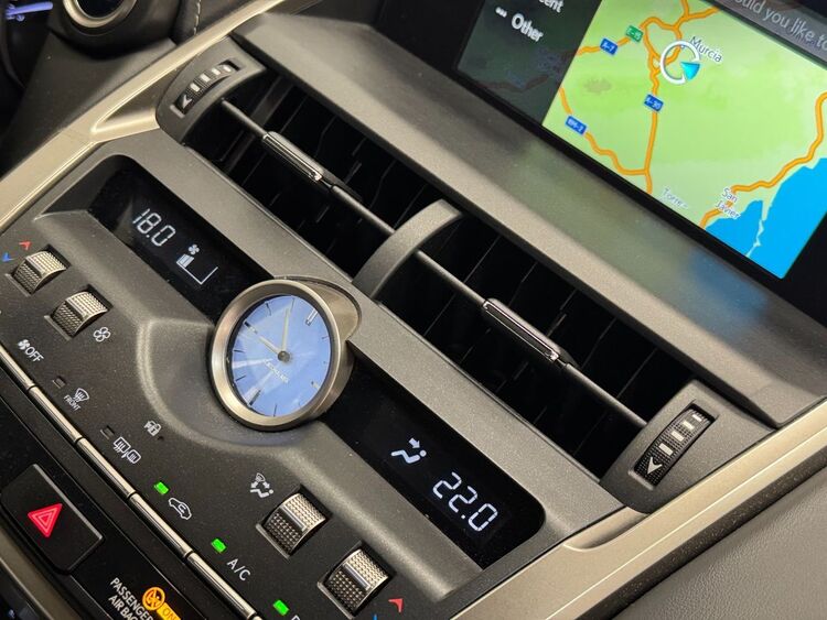 Lexus NX 300H BUSINESS foto 37