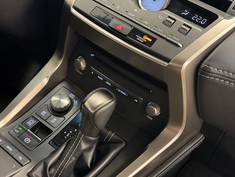 Lexus NX 300H BUSINESS foto 39