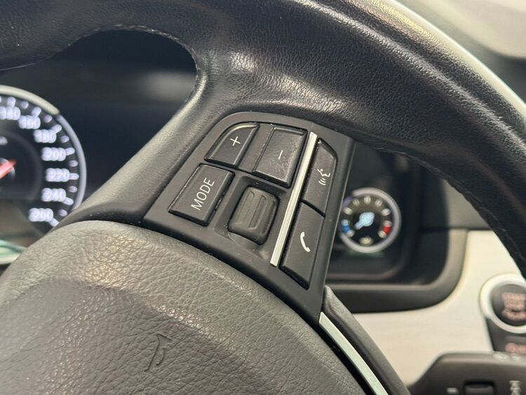 BMW Serie 5 530D foto 23