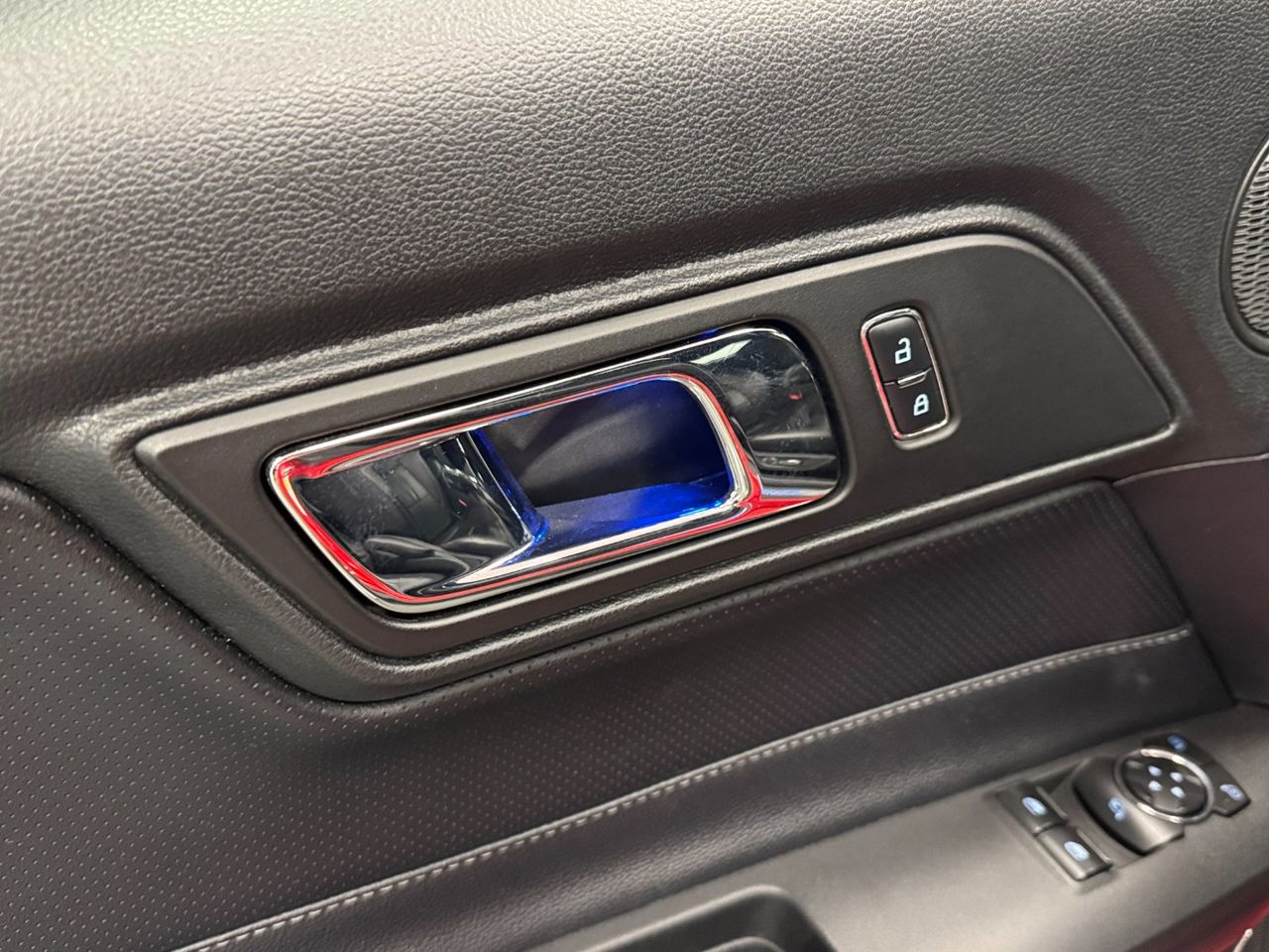 Ford Mustang GT miniatura 14