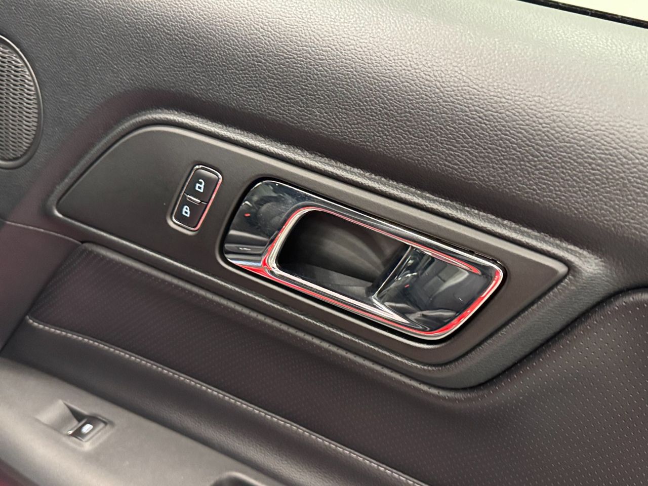 Ford Mustang GT miniatura 32