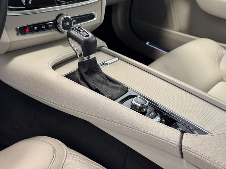 Volvo V90 D5 foto 26