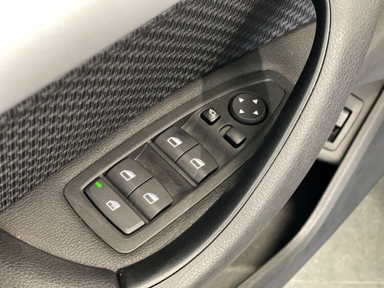 BMW X1 SDRIVE 18D foto 16