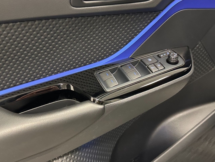 Toyota C-HR CHR foto 18