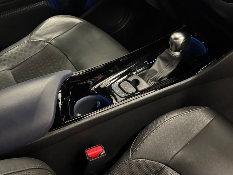 Toyota C-HR CHR foto 43