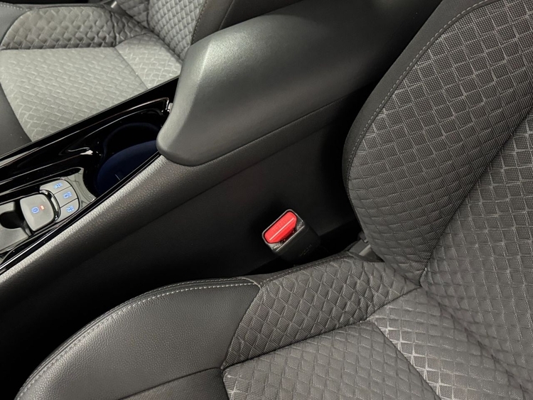 Toyota C-HR 180H ADVANCE foto 24