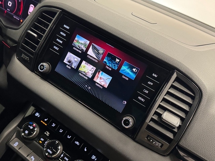 Skoda Karoq SPORTLINE TSI  DSG foto 37