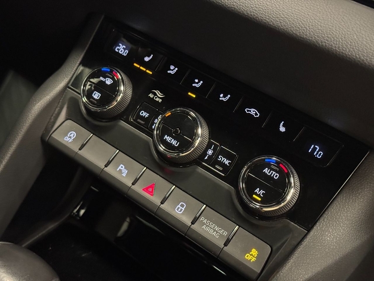 Skoda Karoq SPORTLINE TSI  DSG foto 40