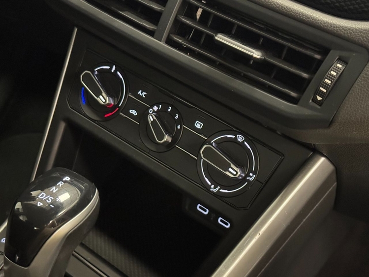 Volkswagen Polo LIFE foto 31