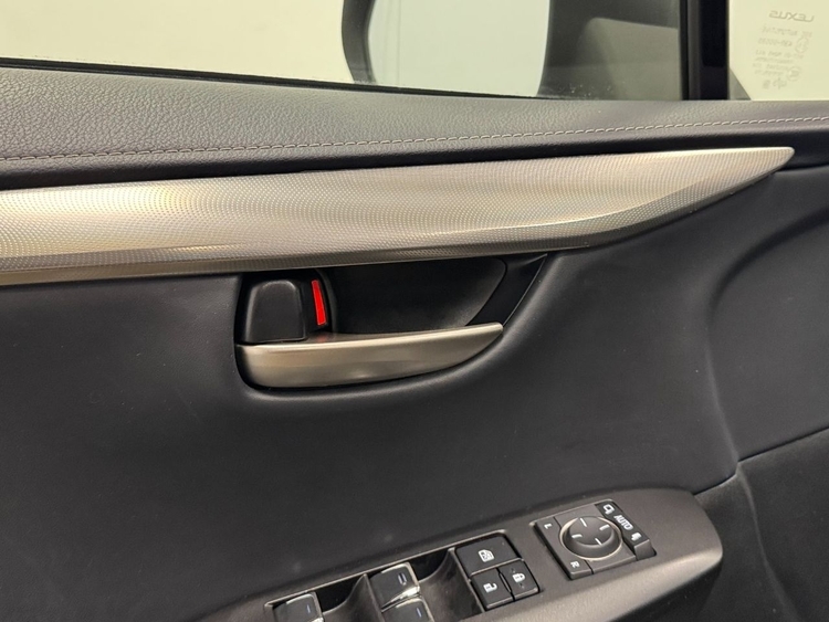 Lexus NX 300H PREMIUM foto 17