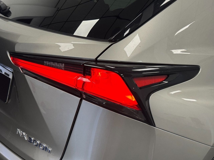 Lexus NX 300H PREMIUM foto 45