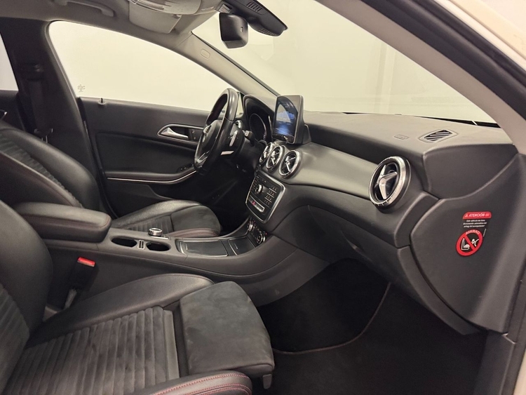 Mercedes Clase CLA AMG 200D foto 29
