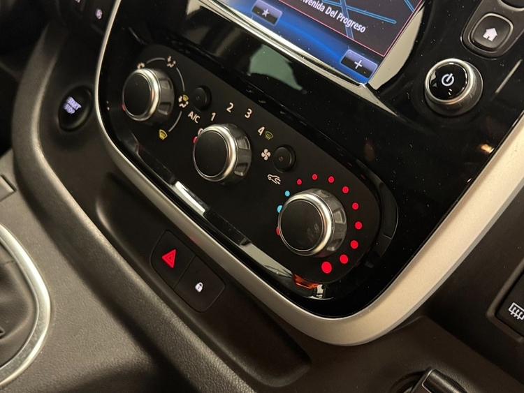 Renault Trafic Passenger Largo Energy Blue dCi 107 kW (145 CV) foto 29