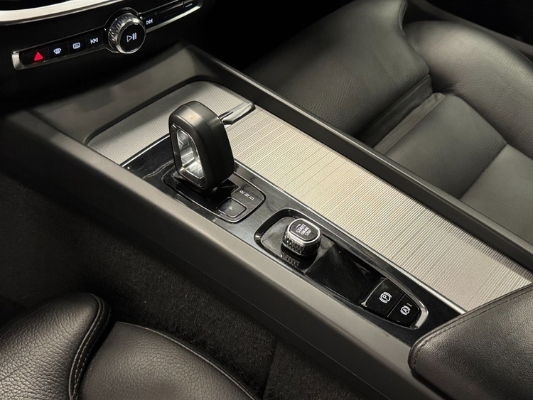 Volvo V60 B4 D PLUS DARK AUTO foto 19