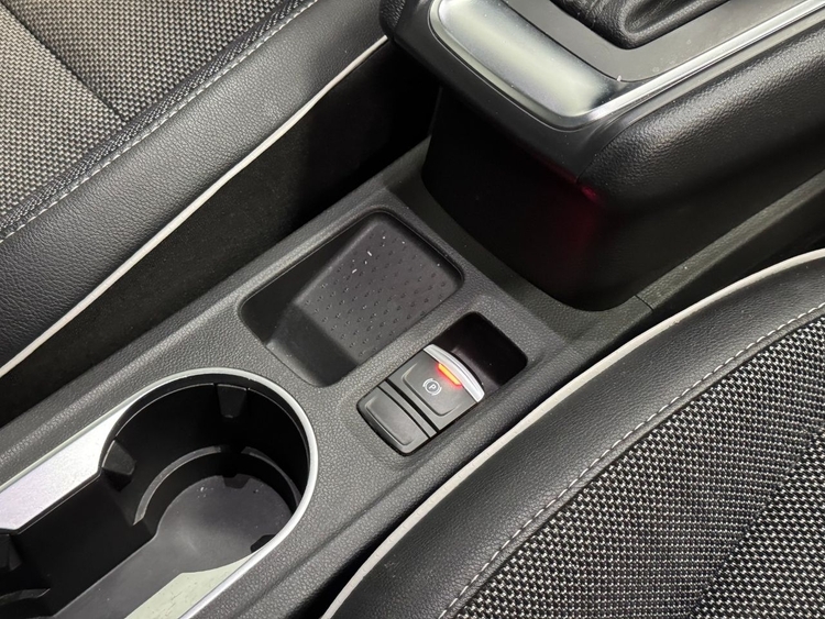 Renault Captur ZEN EDC 140CV foto 37