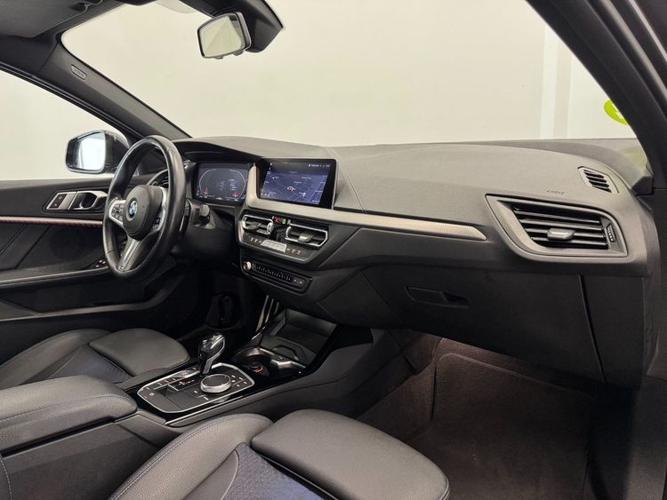 BMW Serie 1 18D foto 13