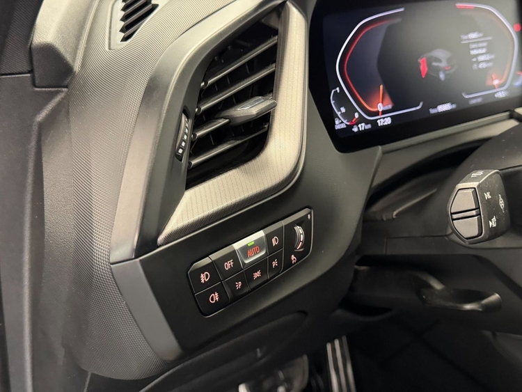 BMW Serie 1 18D foto 20