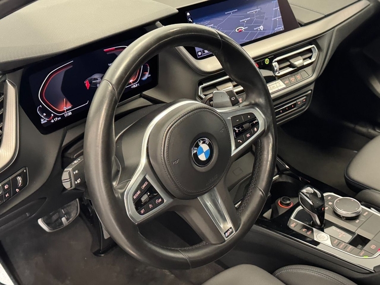 BMW Serie 1 18D foto 21