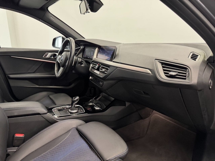 BMW Serie 1 18D foto 30