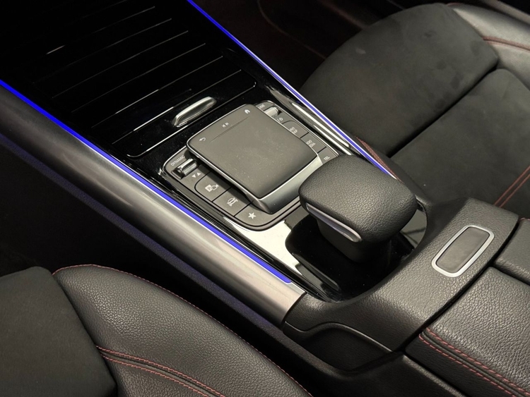 Mercedes GLA 200D 4MATIC AMG foto 23