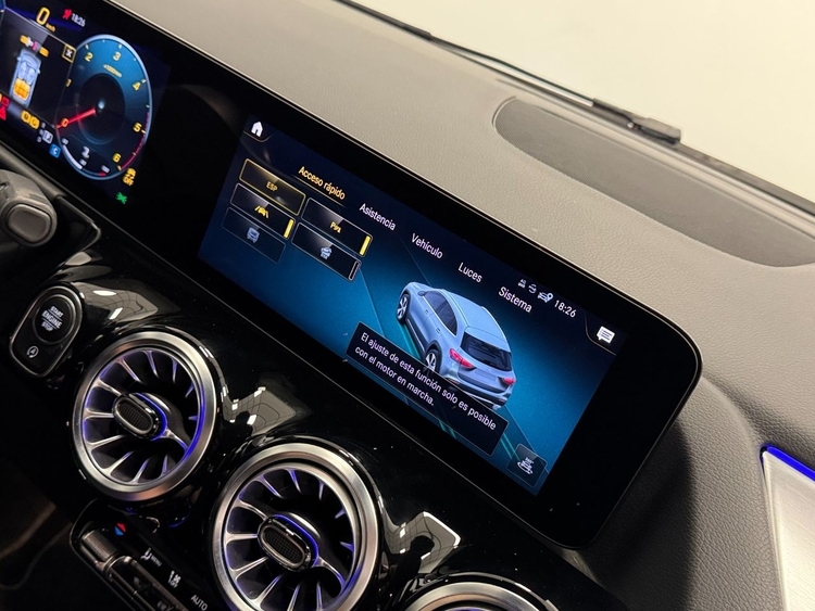 Mercedes GLA 200D 4MATIC AMG foto 38